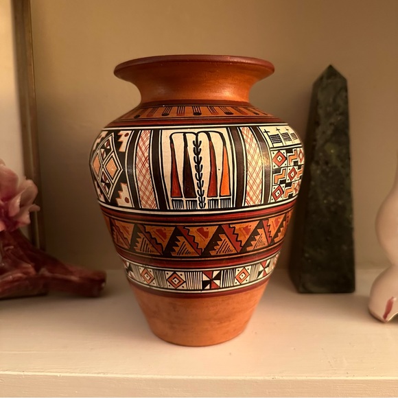 Vintage Handmade Peruvian Incan 7” Red Clay Painted Pottery Vase - Picture 3 of 8